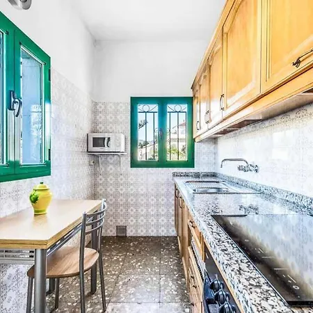 Sleeps 5 Pool Air Con Wifi Nerja