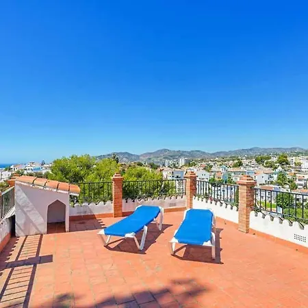 Sleeps 5 Pool Air Con Wifi Nerja